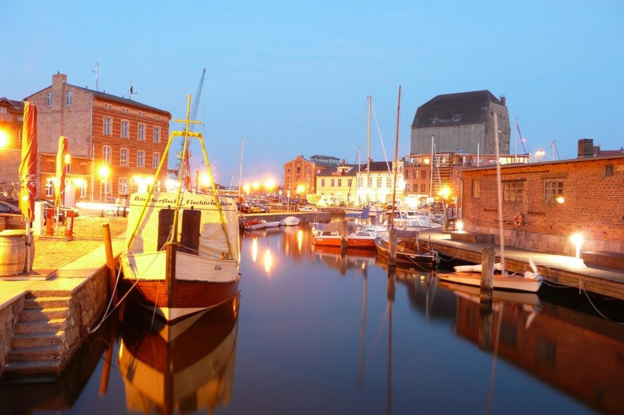 Pension Altstadt Moench In Top Lage Preis Inclusive 5 Prozent Bettensteuer Und Fruehstueck Stralsund Exterior foto